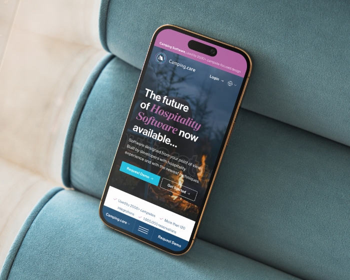 Camping.care homepage op smartphone, WordPress multisite voor reserveringssysteem voor campings