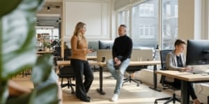 Pricing and rates, Dutch office chat, confirming web design pricing and delivery plan.