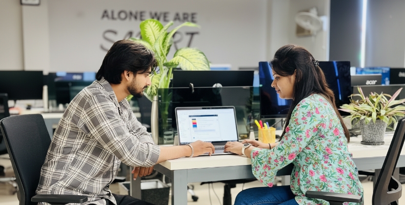 Studio Ubique developer werkt aan website snelheid optimalisatie op laptop in Chandigarh