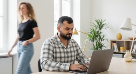 Twee marketeers bekijken hoe ze zichtbaar worden in AI zoekmachines zoals ChatGPT en Gemini