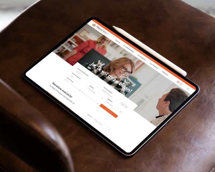 Tabletmock-up van uitzendbureau website met ATS koppeling voor FlevoDirect