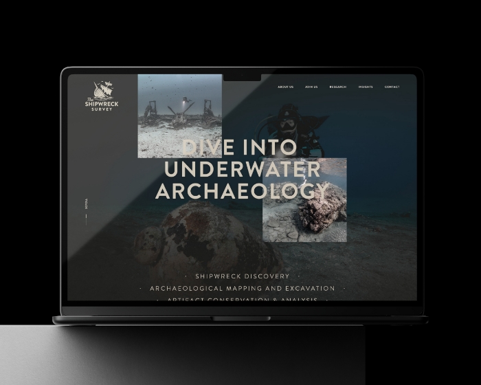 Laptopmock-up van maatwerk WordPress website voor onderwaterarcheologie