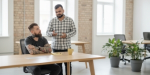 Online reputatiemanagement bureau maakt crisisplan om reputatieschade herstellen, met heldere reacties en aanpak