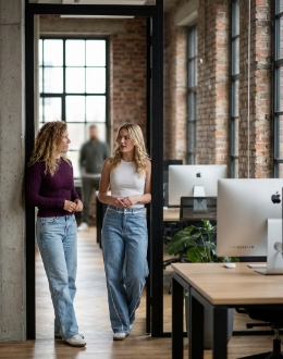 two-colleagues-doorway-industrial-office-zwolle